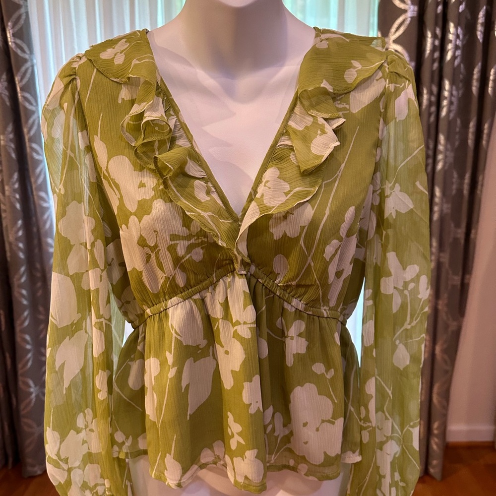 Abercrombie & Fitch | Size M | Floral Green Ruffle Blouse